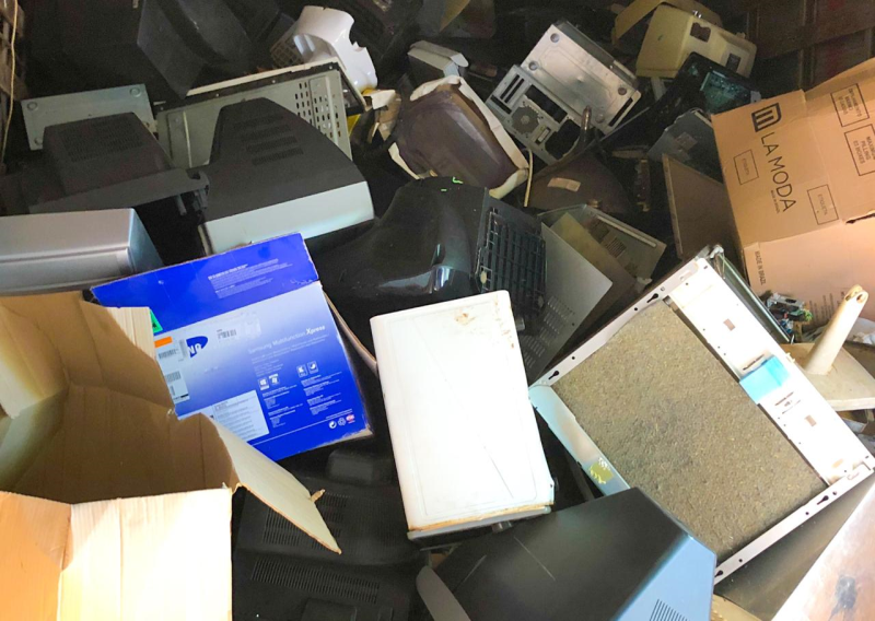 LIXO ELETRÔNICO É RECOLHIDO